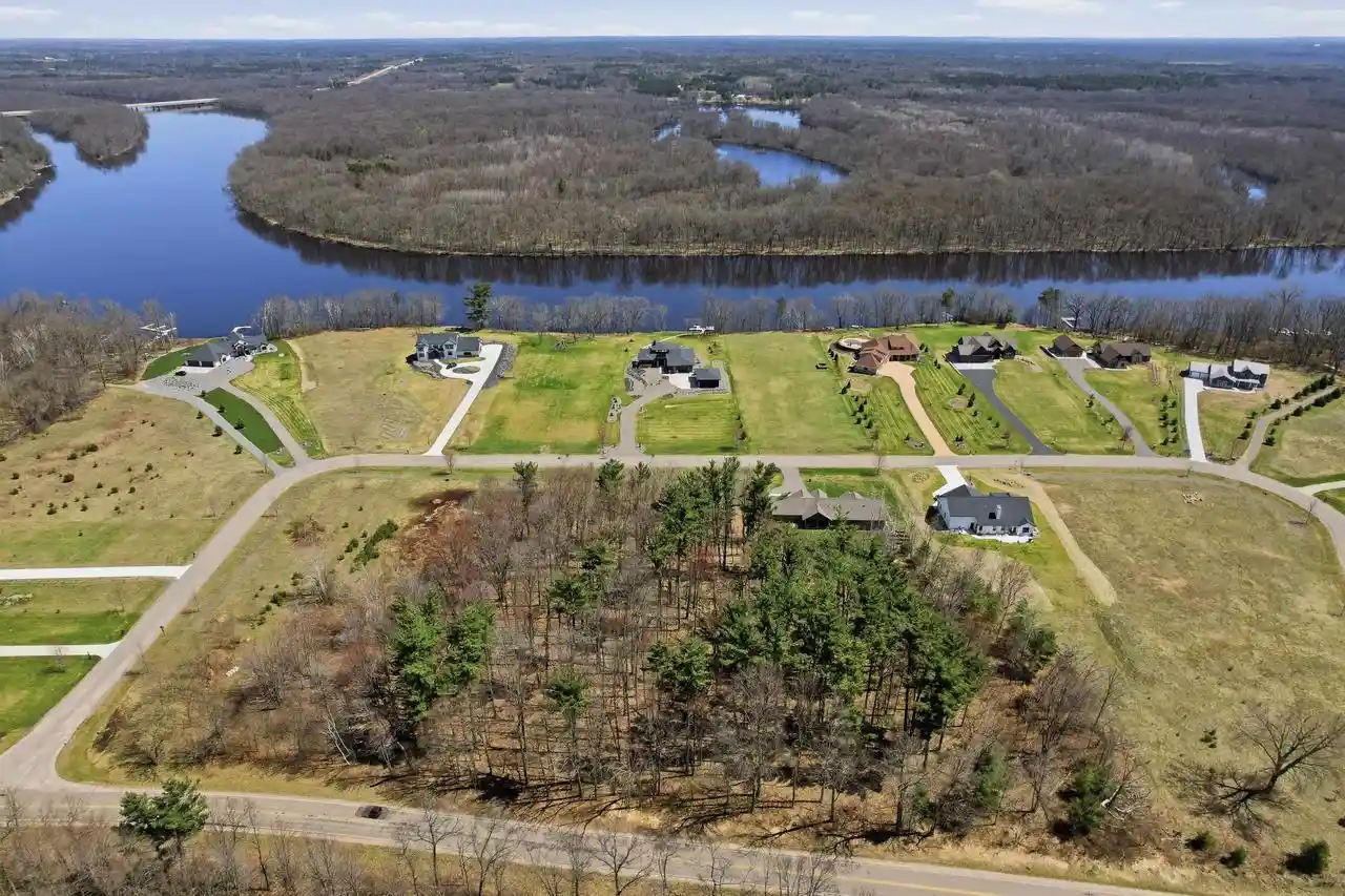 4th image of 2100 Peninsula Pl Pl, Junction City, WI 54443 | MLS# 22601621