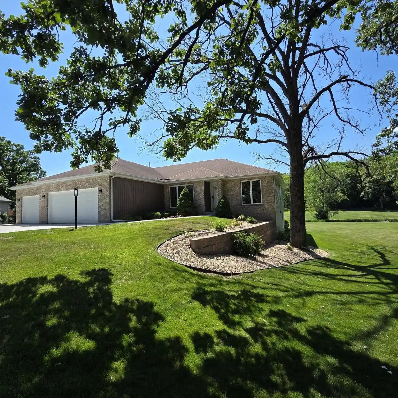 1st image of 23 Heather Dr Dr, Cottage Grove, WI 53527 | MLS# 2021558