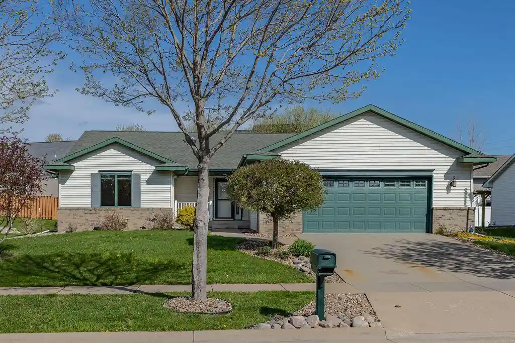 Homes for sale in Onalaska, WI | 1009 Windhill Street Street, Onalaska, WI 54650 | MLS# 1959386