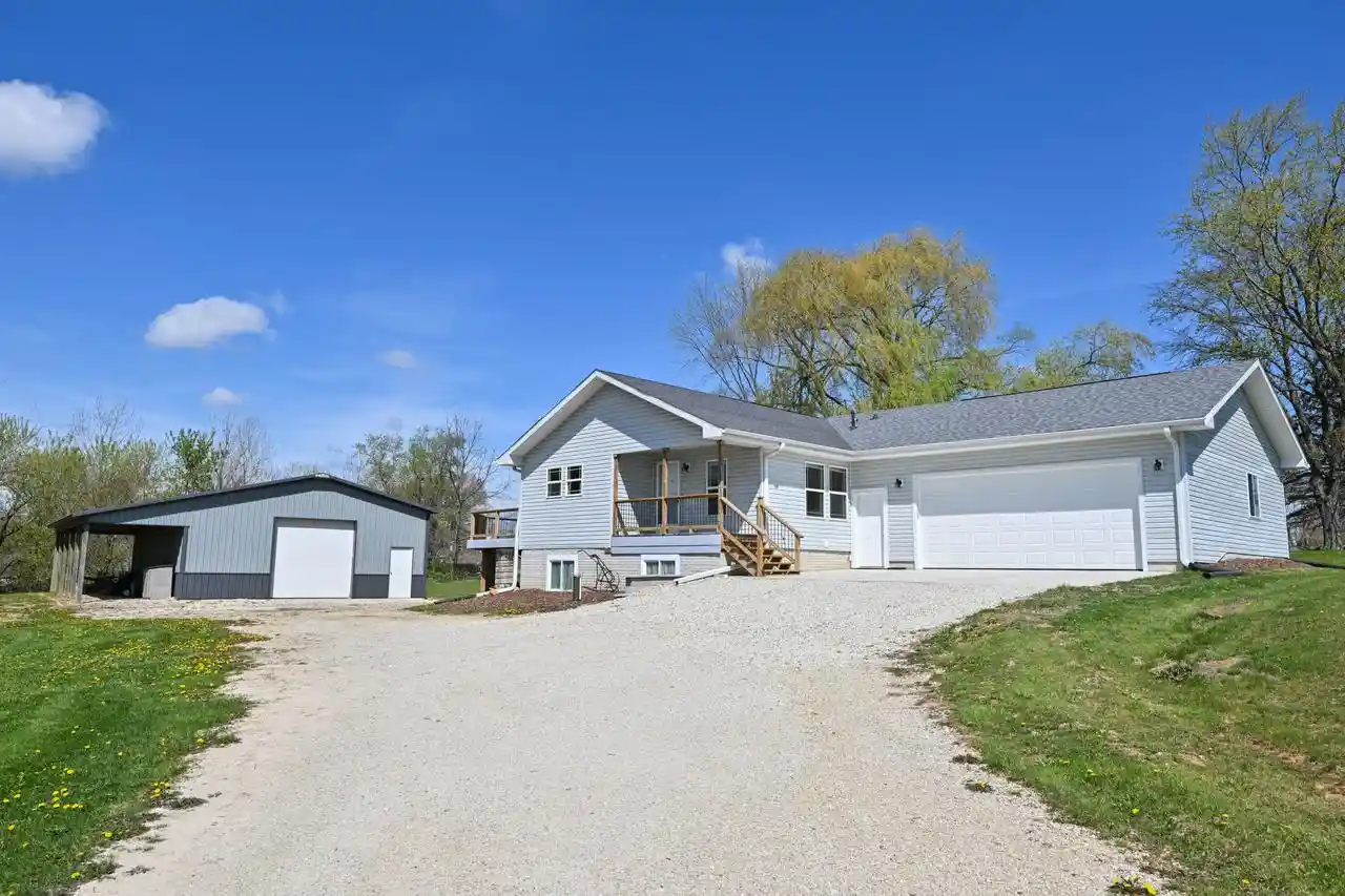 Homes for sale in Waterford, WI | 6636 Big Bend Road Road, Waterford, WI 53185 | MLS# 1959401