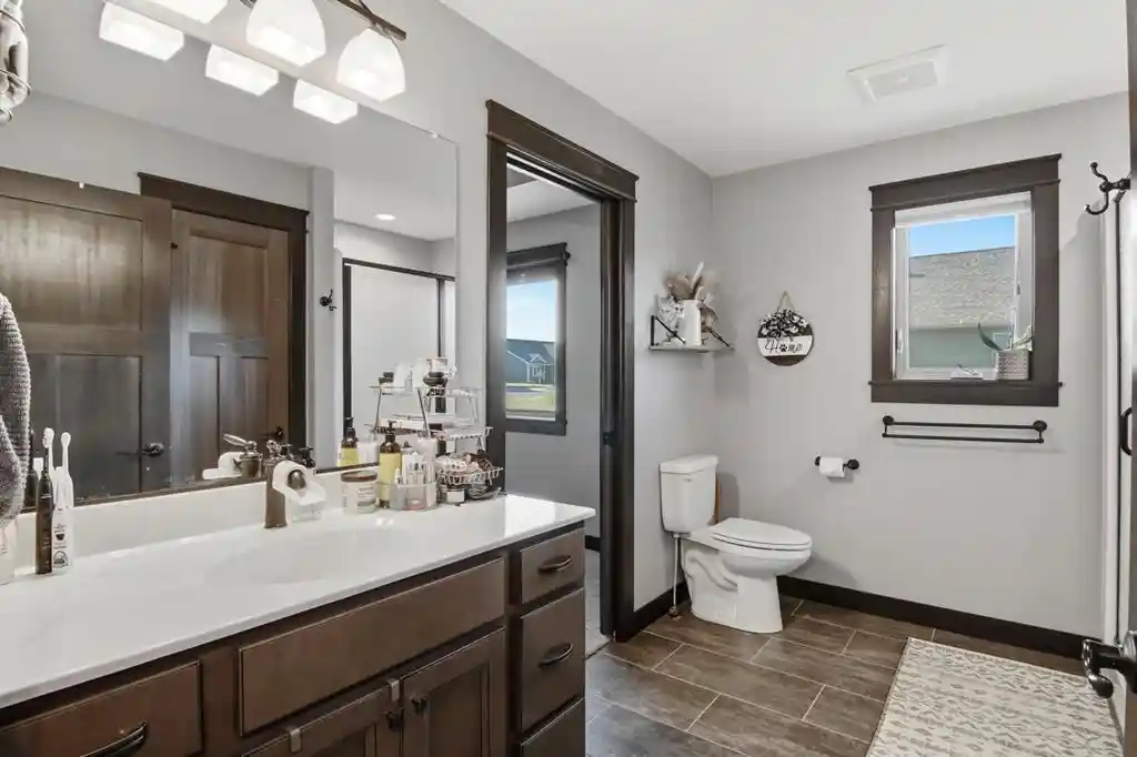 image of 5642 Green Park Dr Dr, Eau Claire, WI 54703 | MLS# 1600373