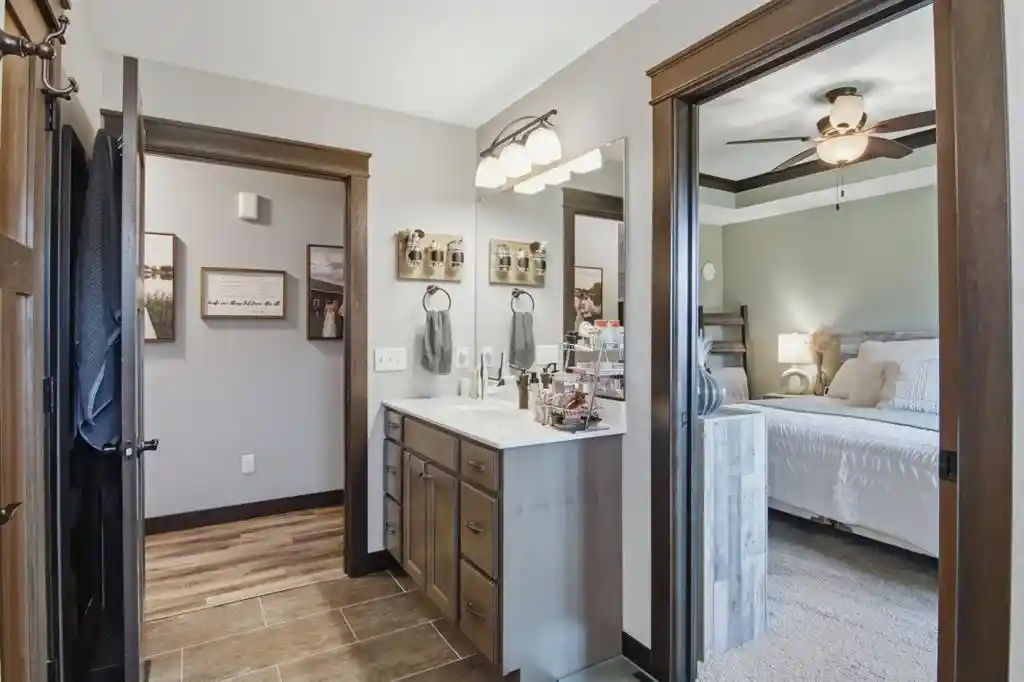 image of 5642 Green Park Dr Dr, Eau Claire, WI 54703 | MLS# 1600373