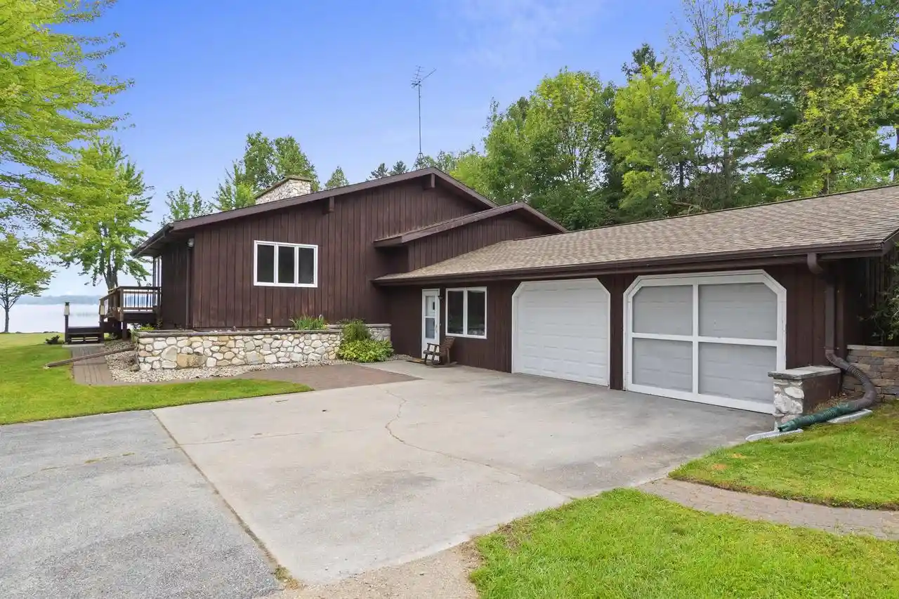 Homes for sale in Crivitz, WI | W5790 Point Lane Lane, Crivitz, WI 54114 | MLS# 50324295