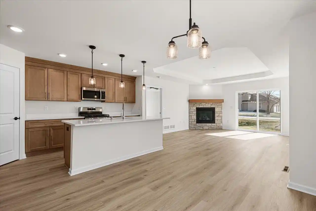 2nd image of 532 Hunter Oaks Blvd Blvd, Watertown, WI 53094