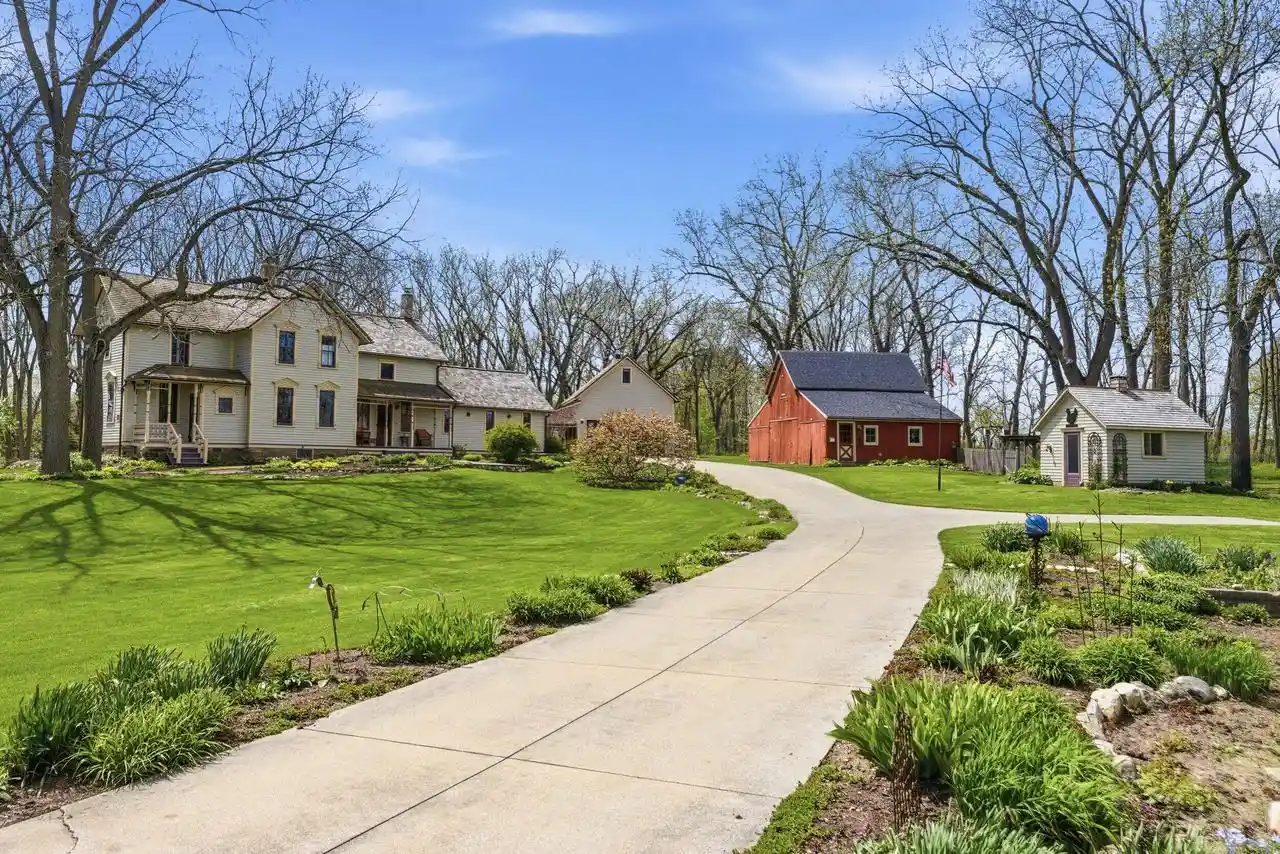Homes for sale in Muskego, WI | S84w17698 Woods Road Road, Muskego, WI 53150 | MLS# 1959483