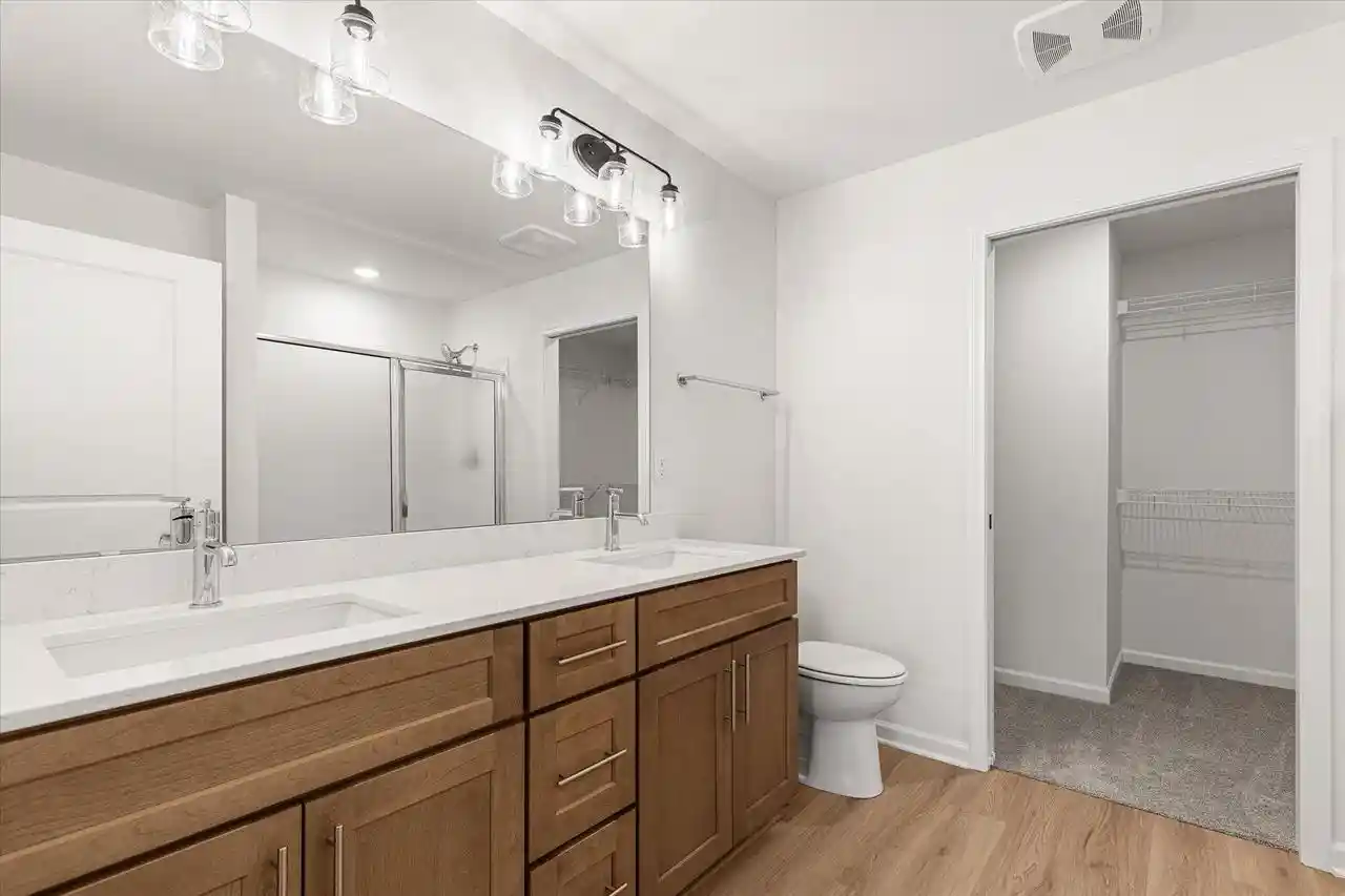 4th image of 512 Hunter Oaks Blvd Blvd, Watertown, WI 53094