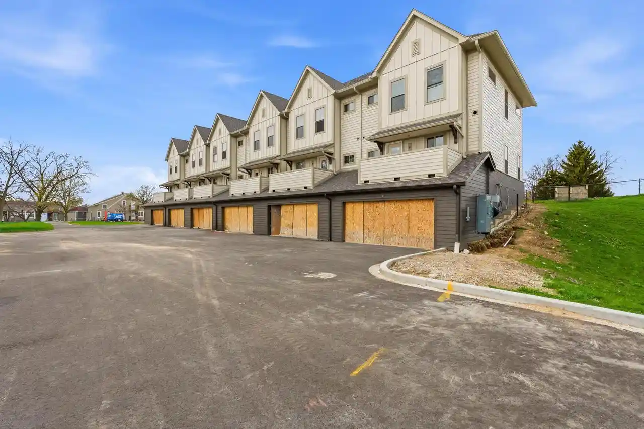 1st image of 2125 E Howard Avenue Avenue #103, Saint Francis, WI 53235 | MLS# 1959519