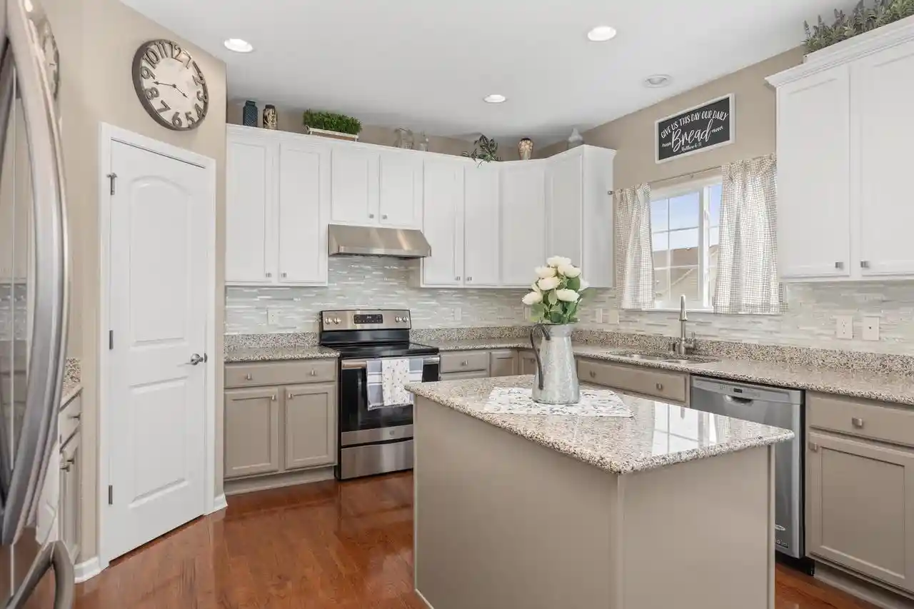Homes for sale in Franklin, WI | 9423 S 33rd Street Street, Franklin, WI 53132 | MLS# 1959697