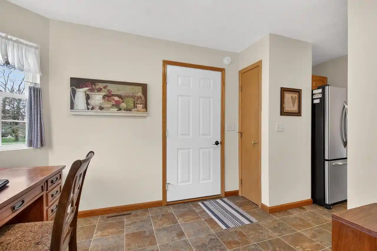 5th image of 2950 Grv St St, Beloit, WI 53511