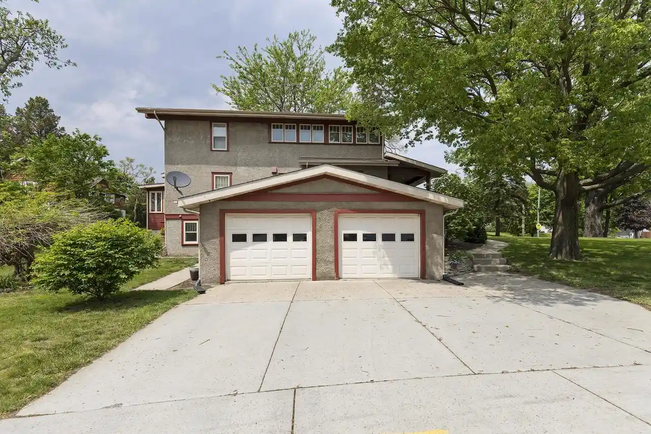 Homes for sale in Fort Atkinson, WI | 916 Whitewater Avenue Avenue, Fort Atkinson, WI 53538 | MLS# 1959809