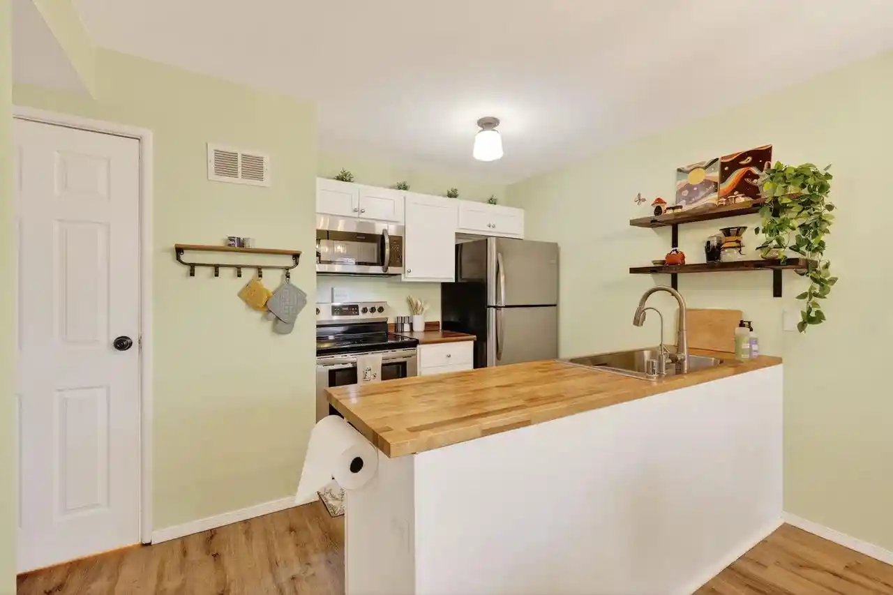 2nd image of 507 E Blf Blf, Madison, WI 53704