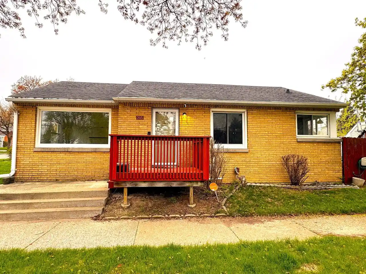 Homes for sale in Milwaukee, WI | 205 W Morgan Avenue Avenue, Milwaukee, WI 53207 | MLS# 1959850