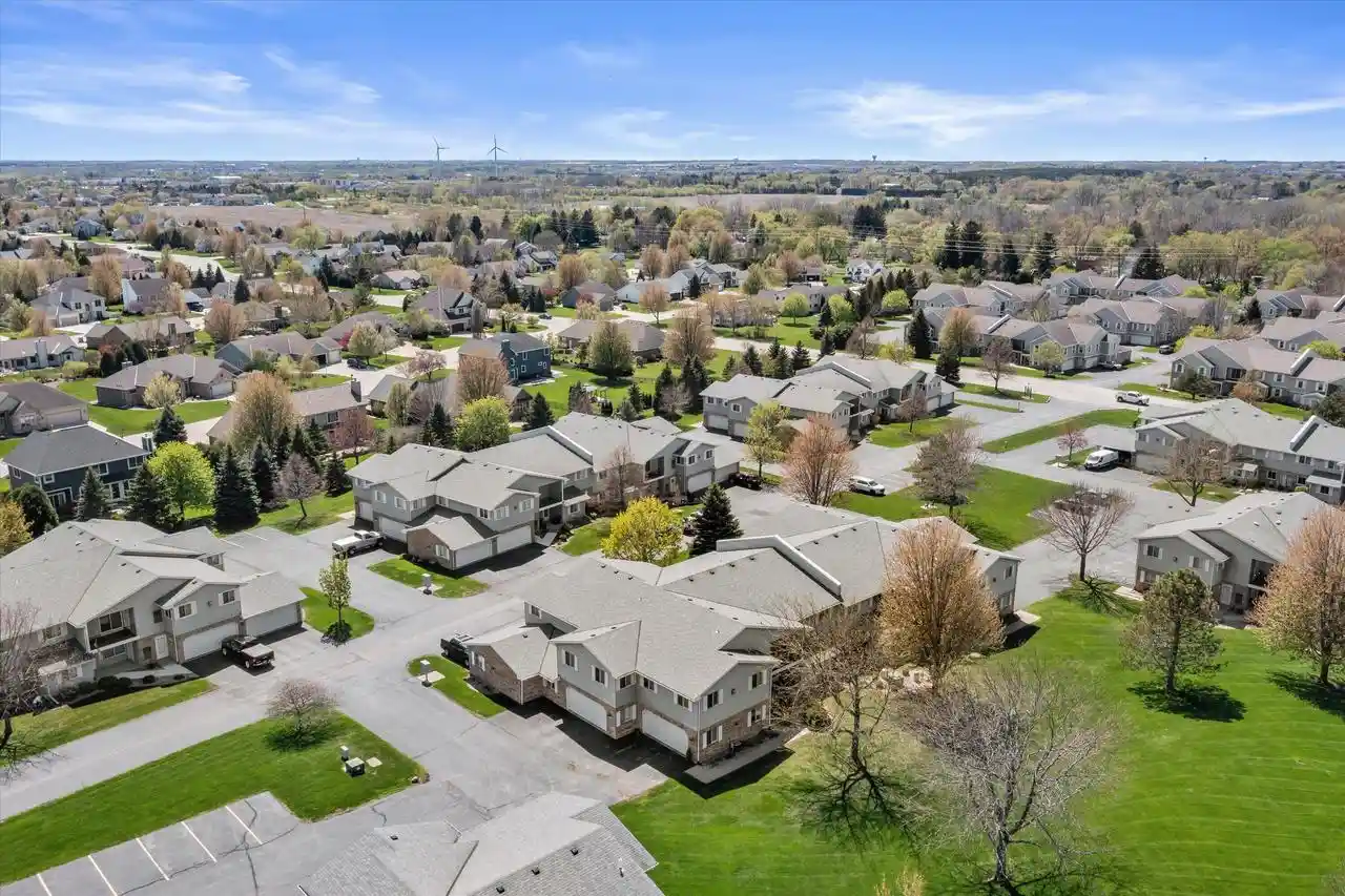 Homes for sale in Mount Pleasant, WI | 1117 N Sunnyslope Drive Drive, Mount Pleasant, WI 53406 | Houzeo