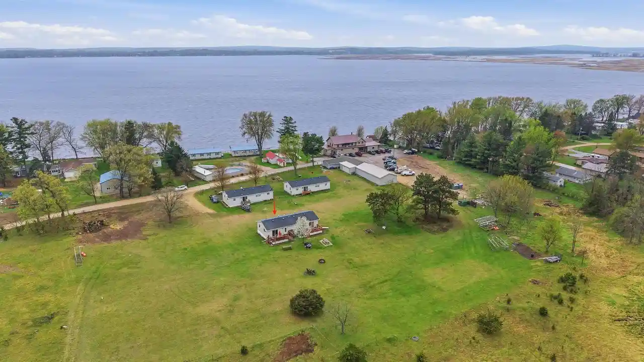 Homes for sale in Montello, WI | W983 W North Shore Drive Drive, Montello, WI 53949 | Houzeo