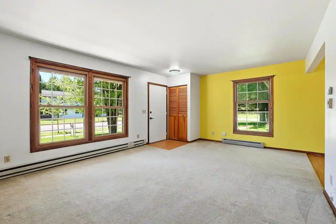 3rd image of 502b Johns Dr Dr, Stevens Point, WI 54481