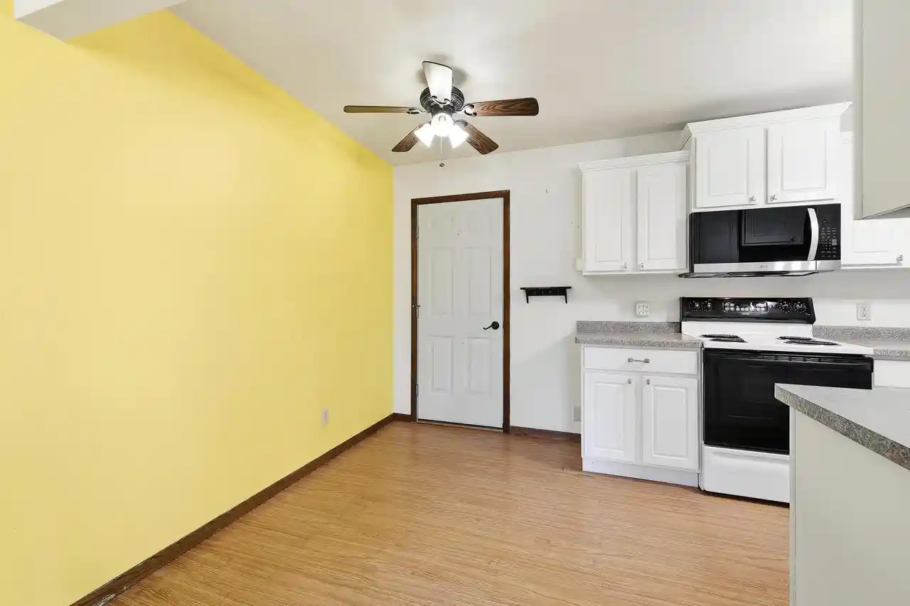 4th image of 502b Johns Dr Dr, Stevens Point, WI 54481