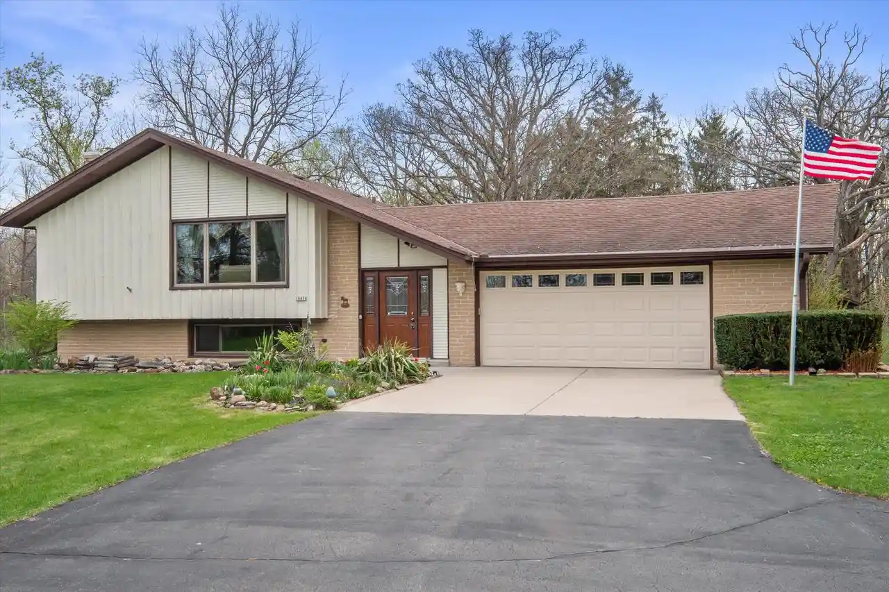 Homes for sale in Franklin, WI | 10456 S 92nd Street Street, Franklin, WI 53132 | MLS# 1960096