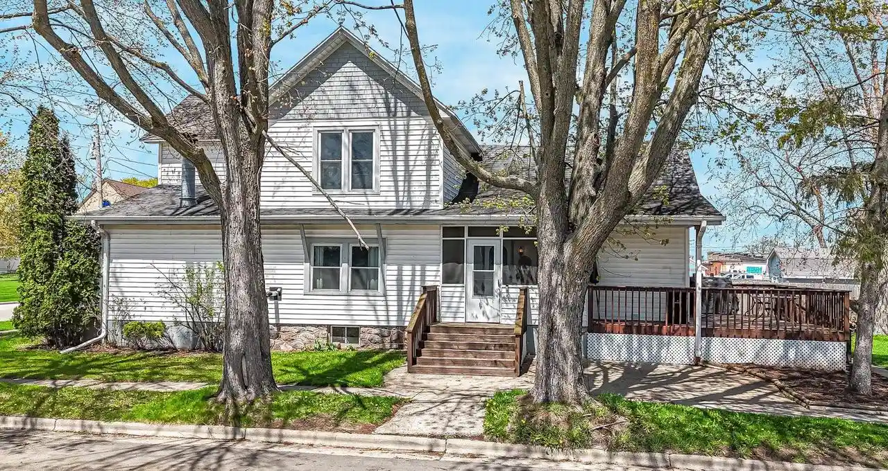 Homes for sale in Winneconne, WI | 127 S 3rd Street Street, Winneconne, WI 54986 | MLS# 50324579