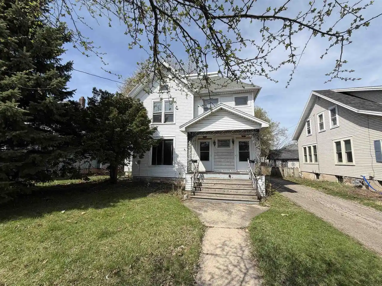 Homes for sale in Menasha, WI | 60 62 Tayco Street Street, Menasha, WI 54952 | MLS# 2022044