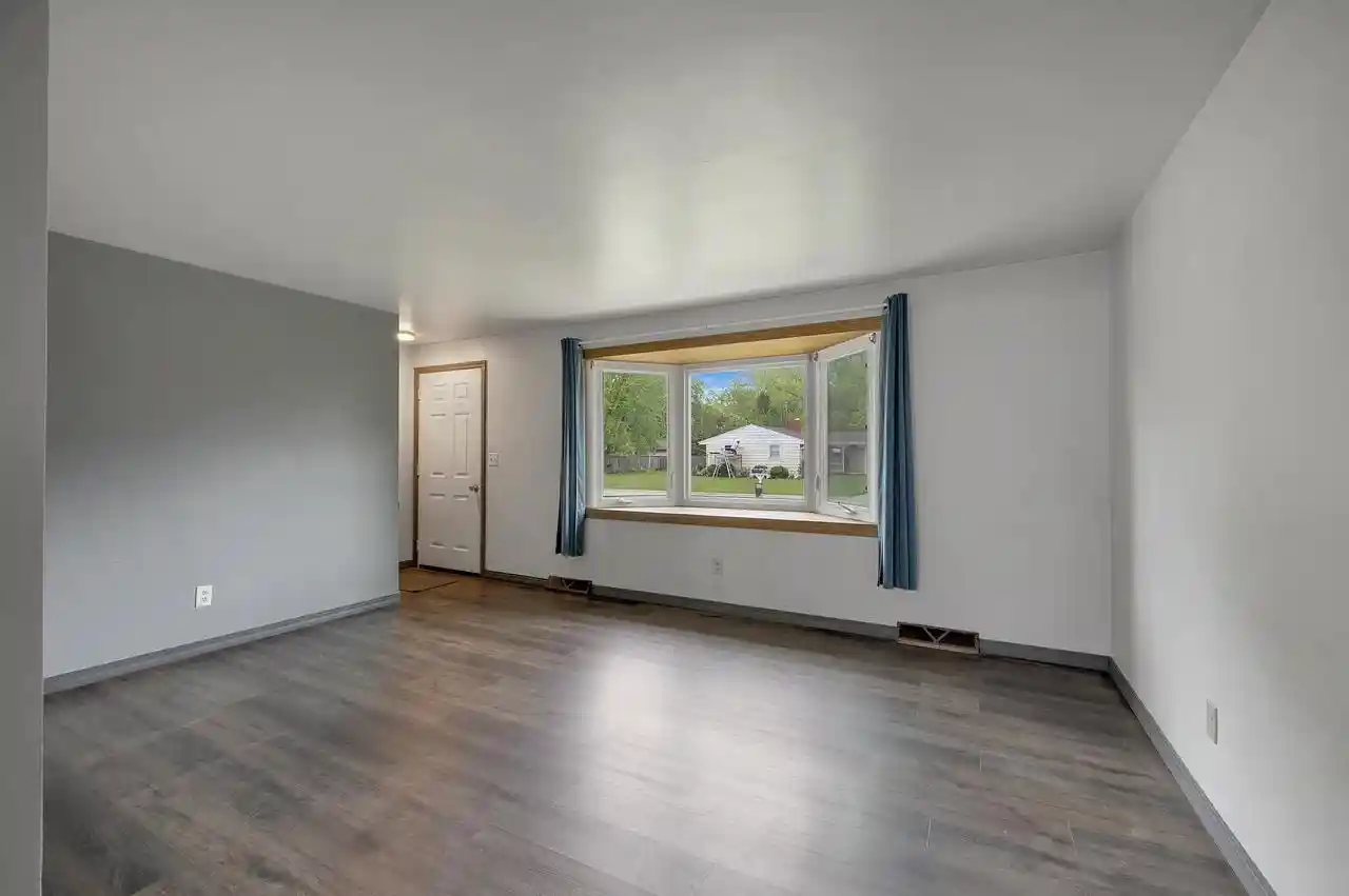Homes for sale in Green Bay, WI | 2110 Elm View Dr Dr, Green Bay, WI 54304 | MLS# 50324650