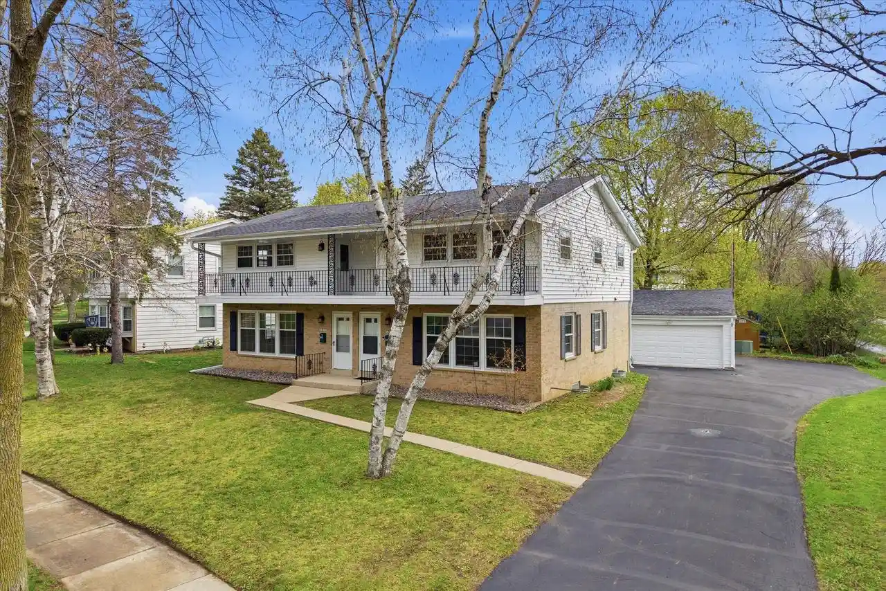Homes for sale in Cedarburg, WI | W56n710 Hawthorne Avenue Avenue, Cedarburg, WI 53012 | MLS# 1960398