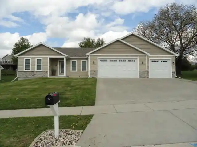 1st image of 525 Eagle Ridge Ln, Portage, WI 53901 | MLS# 2022109