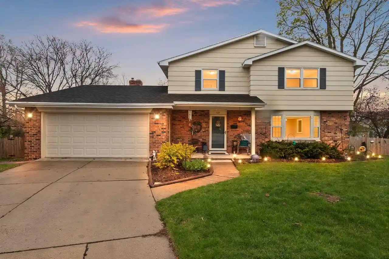 Homes for sale in Green Bay, WI | 525 E Briar Lane Lane, Green Bay, WI 54301 | MLS# 50324682