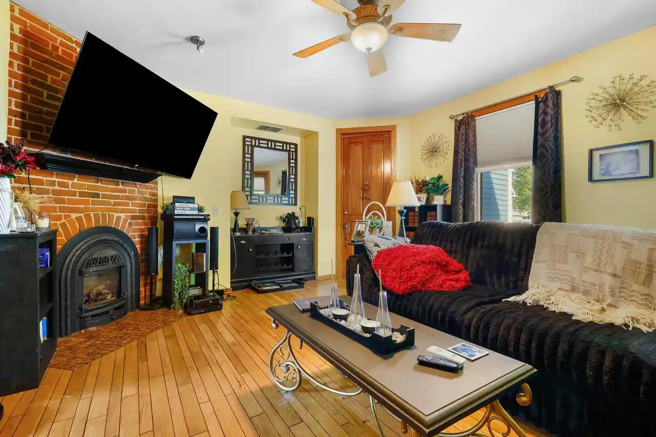 image of 933 Rose St St, La Crosse, WI 54603