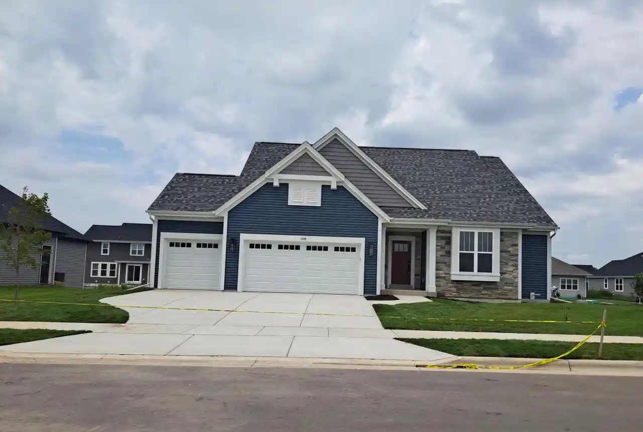 1st image of 1746 Whalen Dr Dr, Oconomowoc, WI 53066 | MLS# 1960648