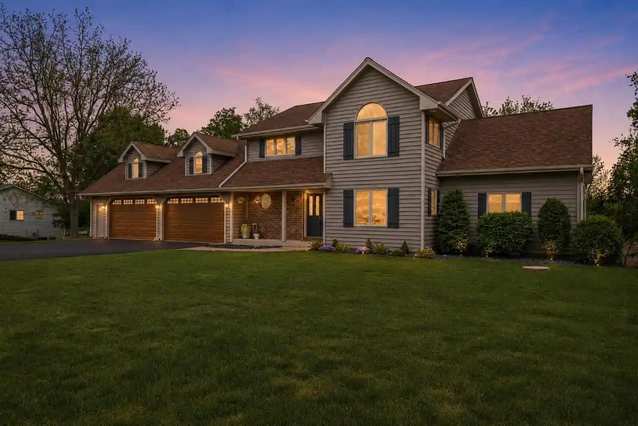 Homes for sale in Waterford, WI | 26041 Deer Ridge Trail Trail, Waterford, WI 53185 | MLS# 1960720