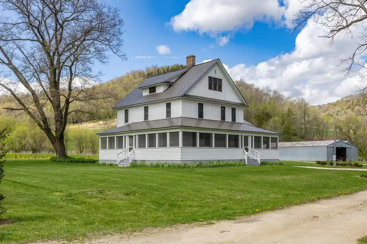 Homes for sale in Chaseburg, WI | S1198 County Road K, Chaseburg, WI 54621 | MLS# 1960803