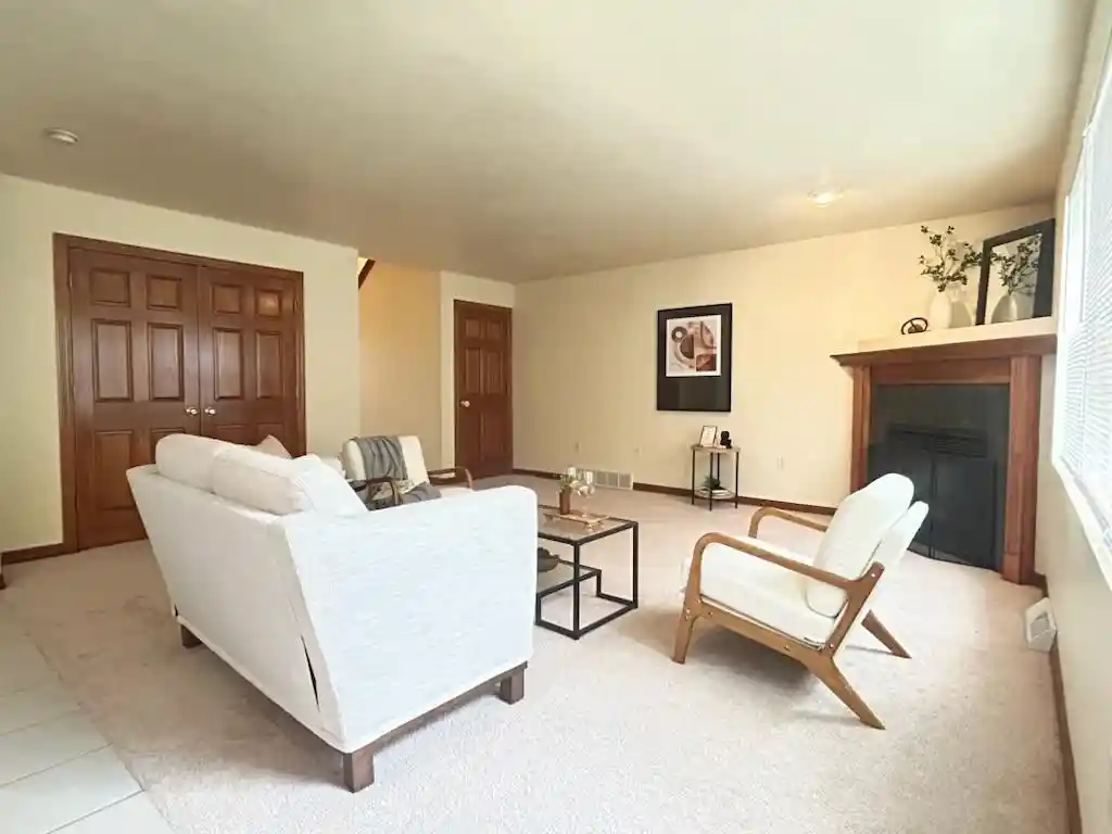 Homes for sale in De Pere, WI | 713 Edge Point Court Court, De Pere, WI 54115 | Houzeo