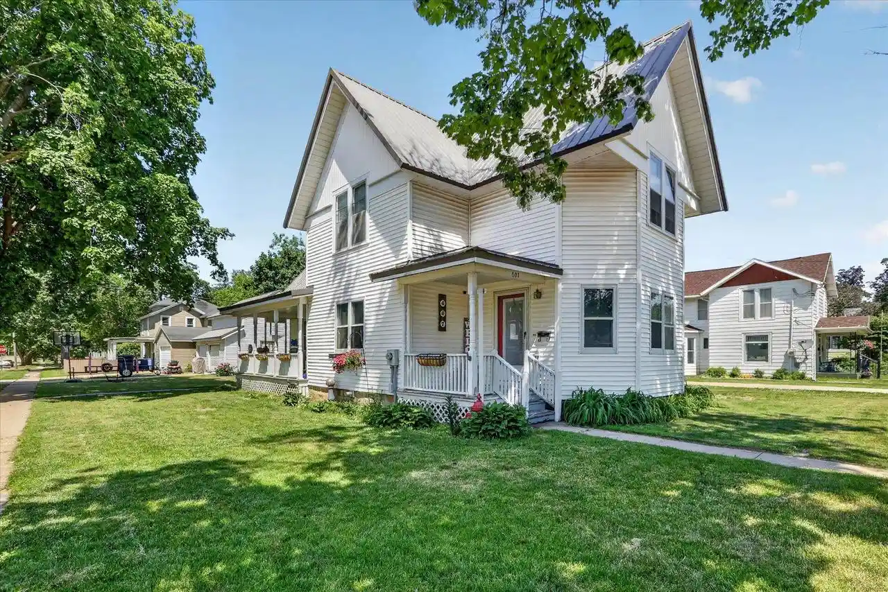 Homes for sale in Brodhead, WI | 607 E 2nd Avenue Avenue, Brodhead, WI 53520 | MLS# 2022406
