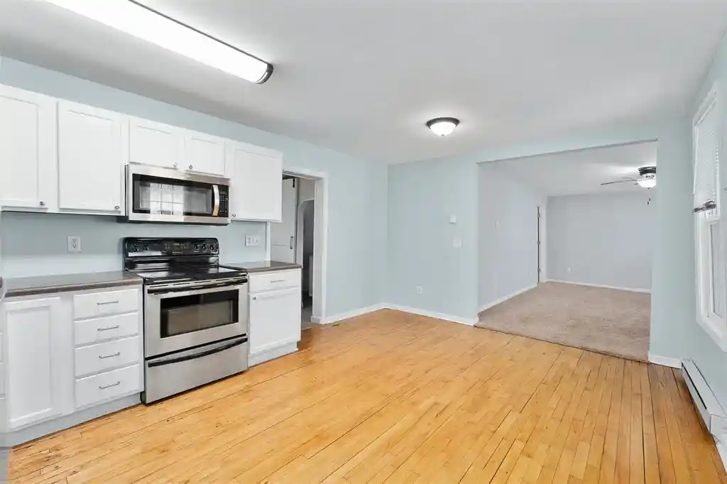 image of 1428 Bellevue Ave Ave, Eau Claire, WI 54703