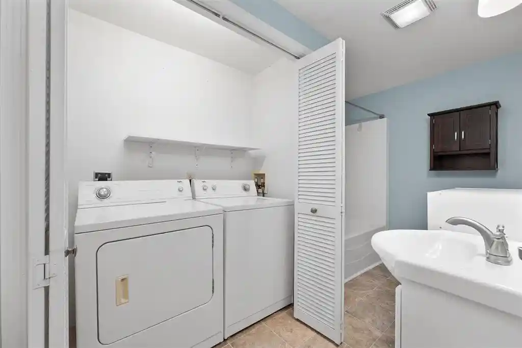image of 1428 Bellevue Ave Ave, Eau Claire, WI 54703