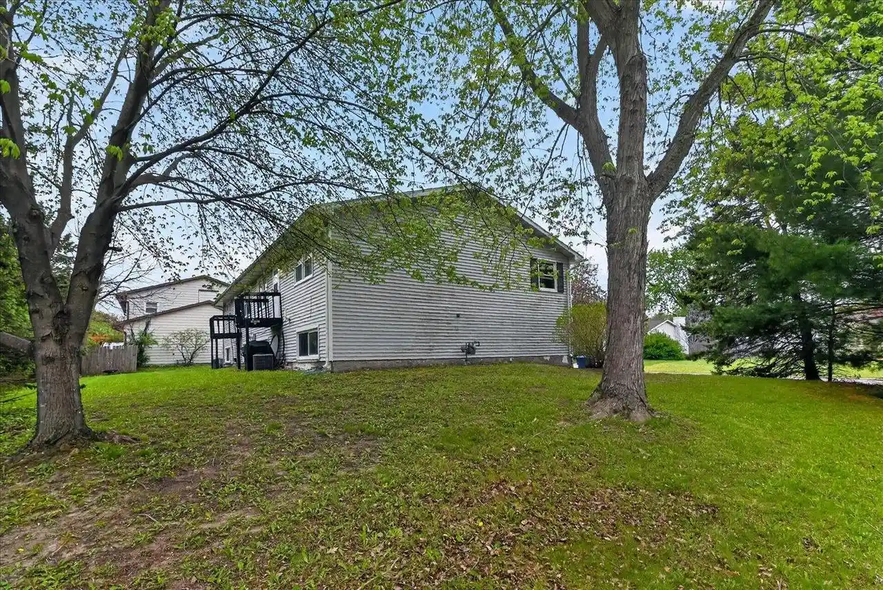 3rd image of 2660-2658 Chesapeake Dr Dr, Fitchburg, WI 53719 | MLS# 2022519