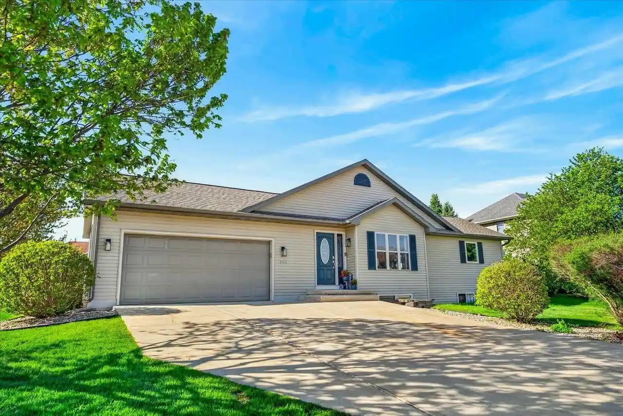 1st image of 806 Longwood Dr Dr, Oregon, WI 53575 | MLS# 2022548