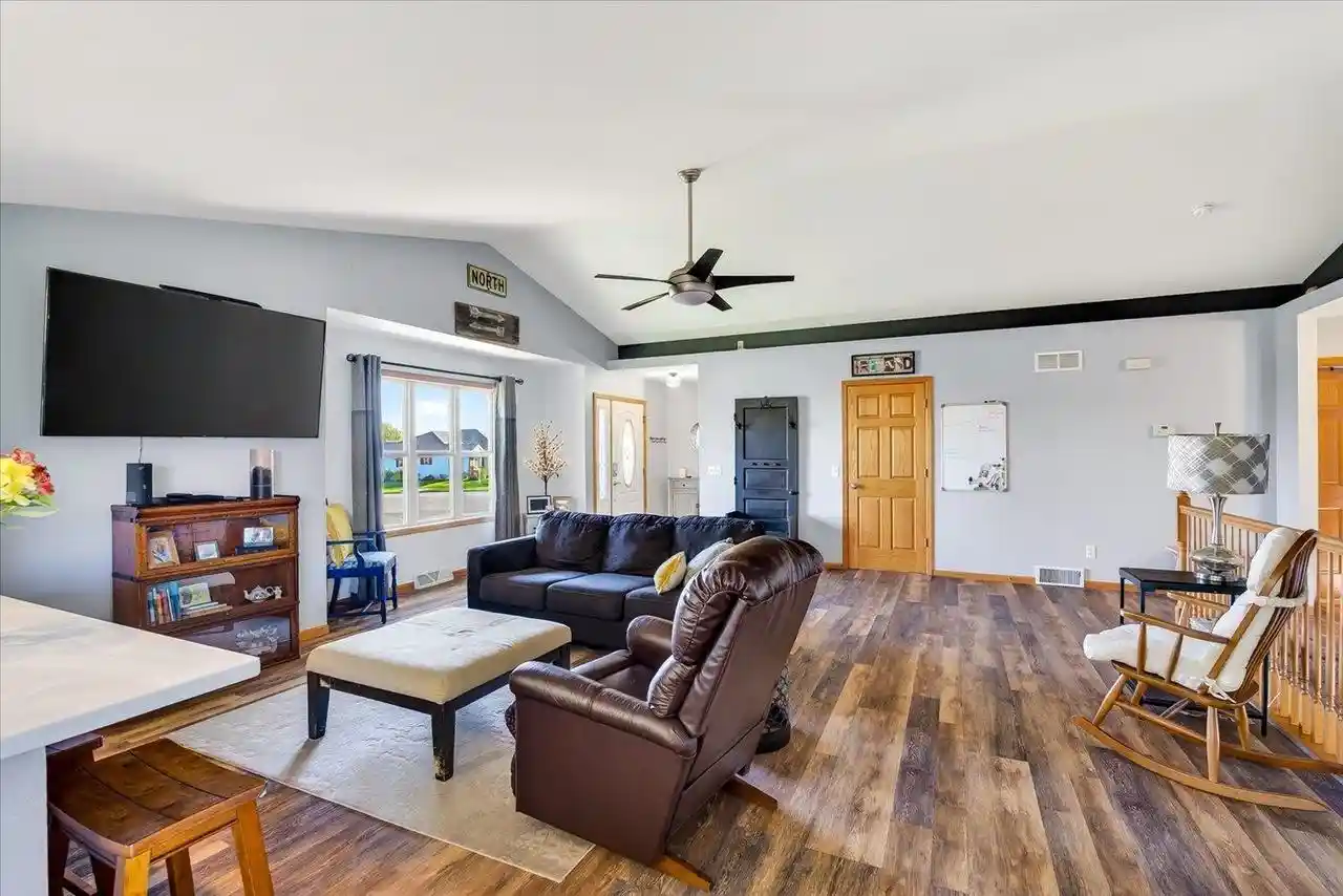 2nd image of 806 Longwood Dr Dr, Oregon, WI 53575 | MLS# 2022548