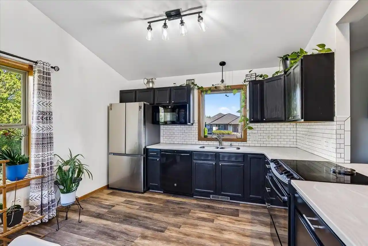 4th image of 806 Longwood Dr Dr, Oregon, WI 53575 | MLS# 2022548