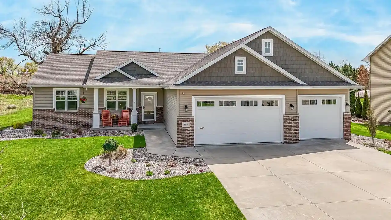 Homes for sale in Appleton, WI | 889 W Hubble Lane Lane, Appleton, WI 54913 | MLS# 50324910