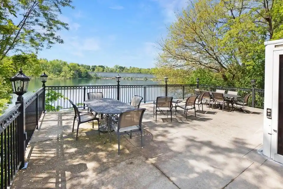 Homes for sale in Okauchee, WI | N51w34861 Wisconsin Avenue Avenue #3113, Okauchee, WI 53069 | MLS# 1961270