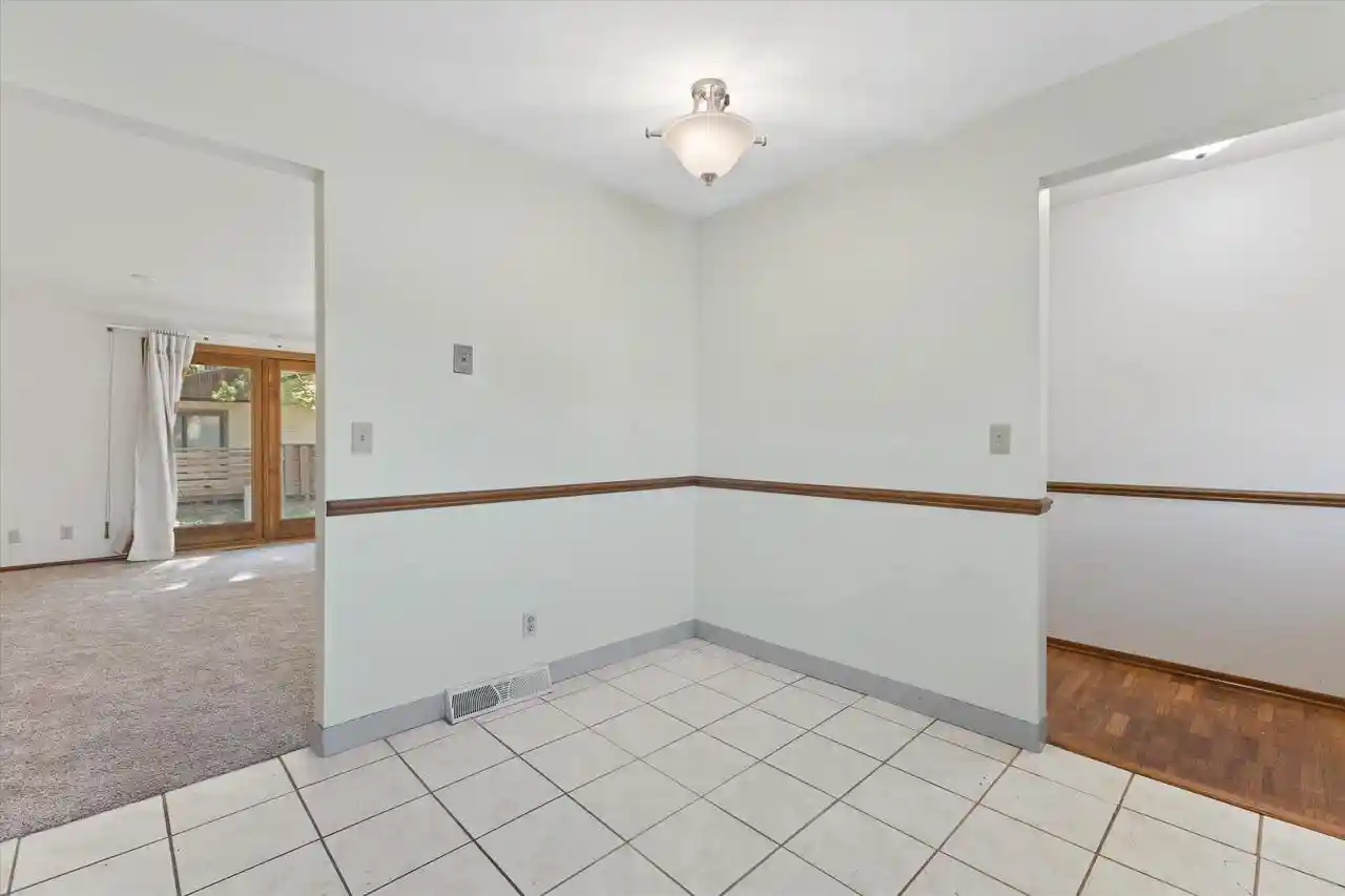 Homes for sale in Racine, WI | 5736 Cambridge Circle Circle, Racine, WI 53406 | Houzeo
