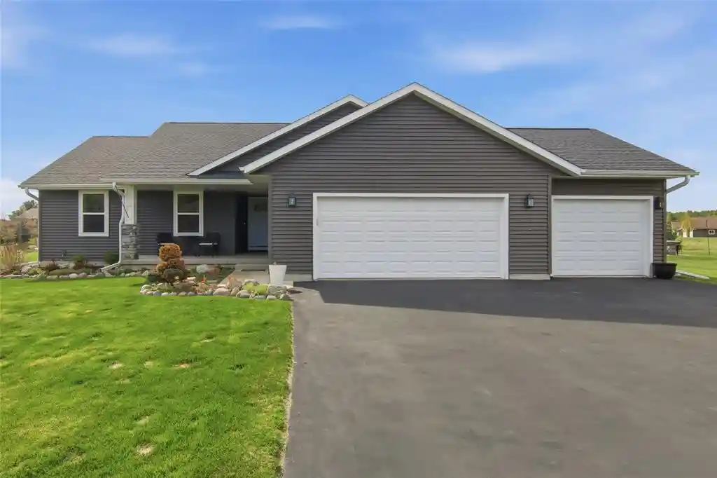 Homes for sale in Chippewa Falls, WI | 17357 99th Avenue Avenue, Chippewa Falls, WI 54729 | MLS# 1600487