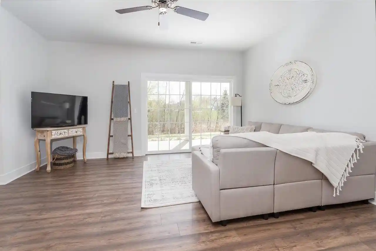 4th image of 465 Hillary Cir Cir, Johnson Creek, WI 53038