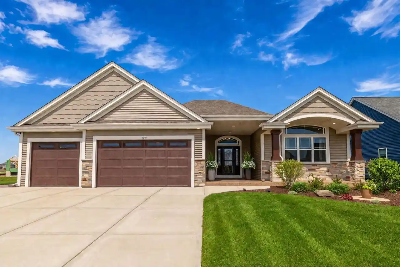 Homes for sale in Oconomowoc, WI | 1360 Foxwood Pass Pass, Oconomowoc, WI 53066 | MLS# 1961431