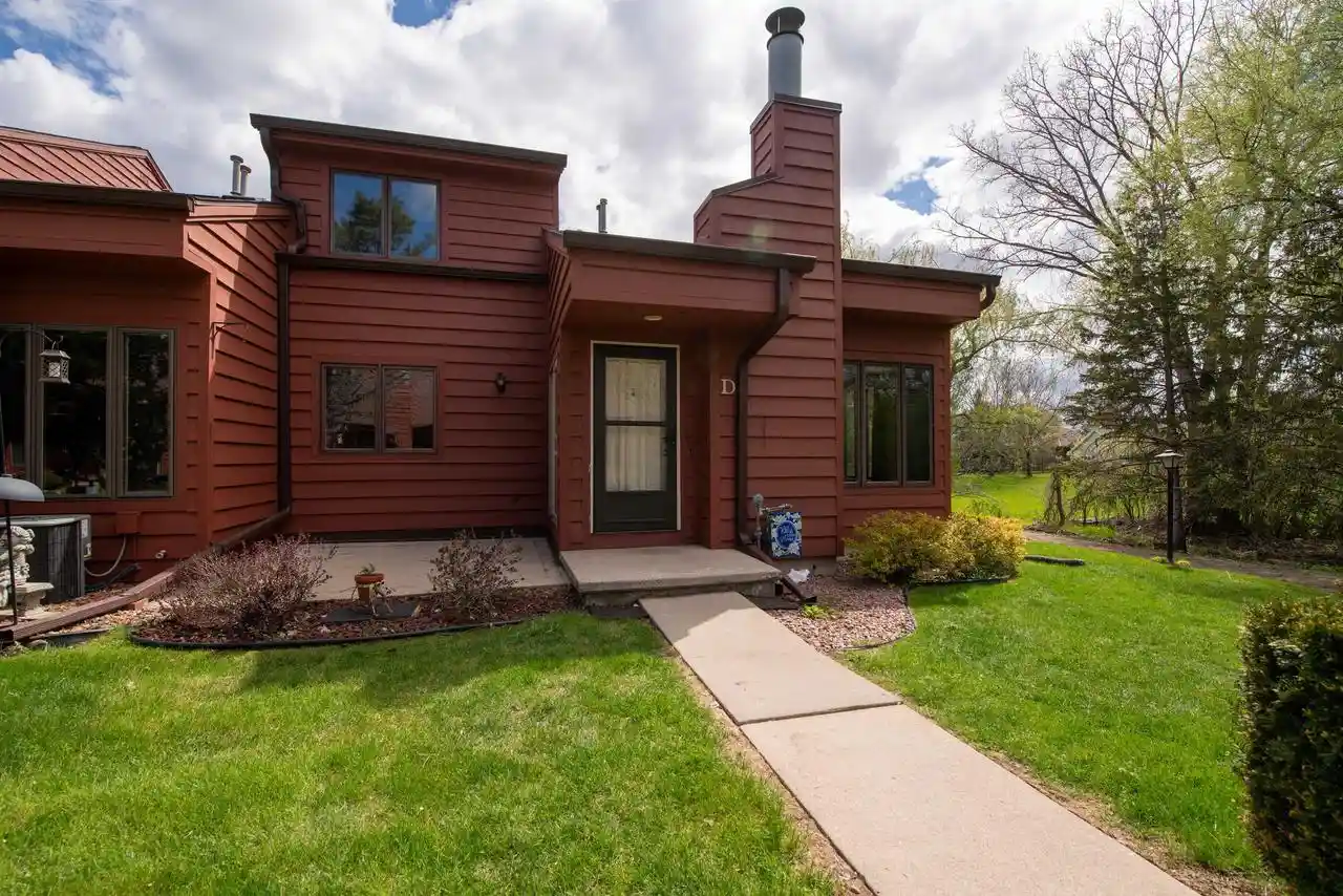Homes for sale in Oshkosh, WI | 2240 Meadowbrook Court Court #D, Oshkosh, WI 54904 | MLS# 50325051