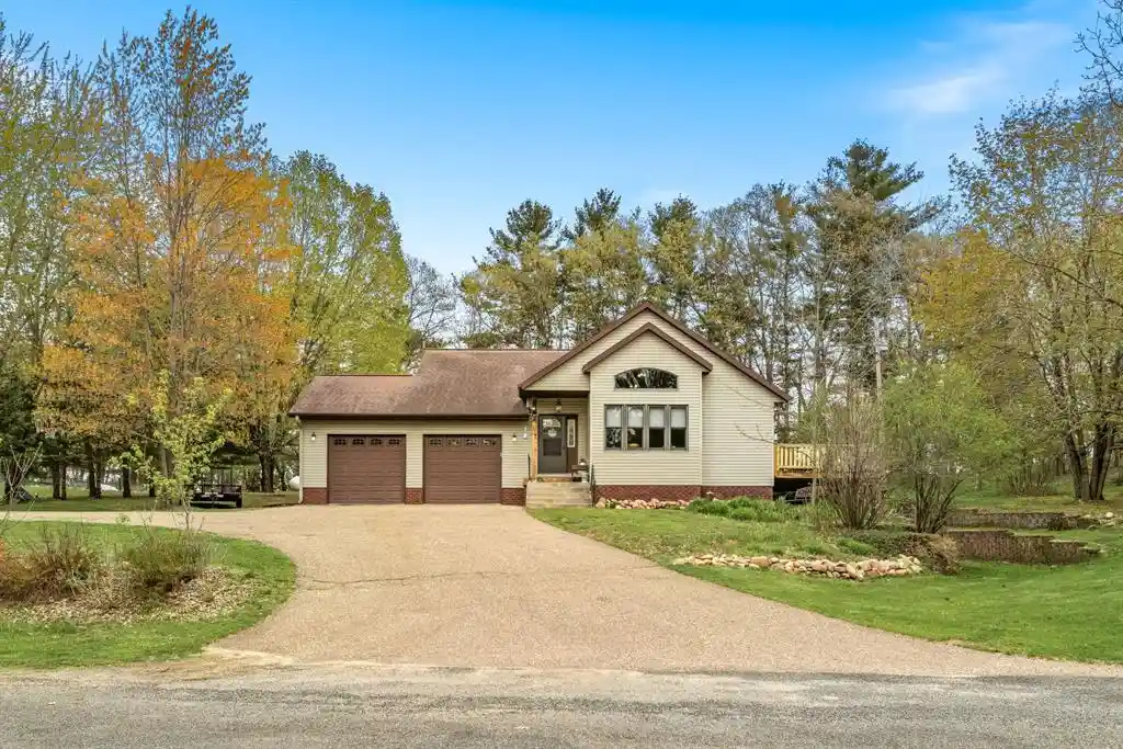 Homes for sale in Menomonie, WI | 2418 Panorama Dr Dr, Menomonie, WI 54751 | MLS# 1599675