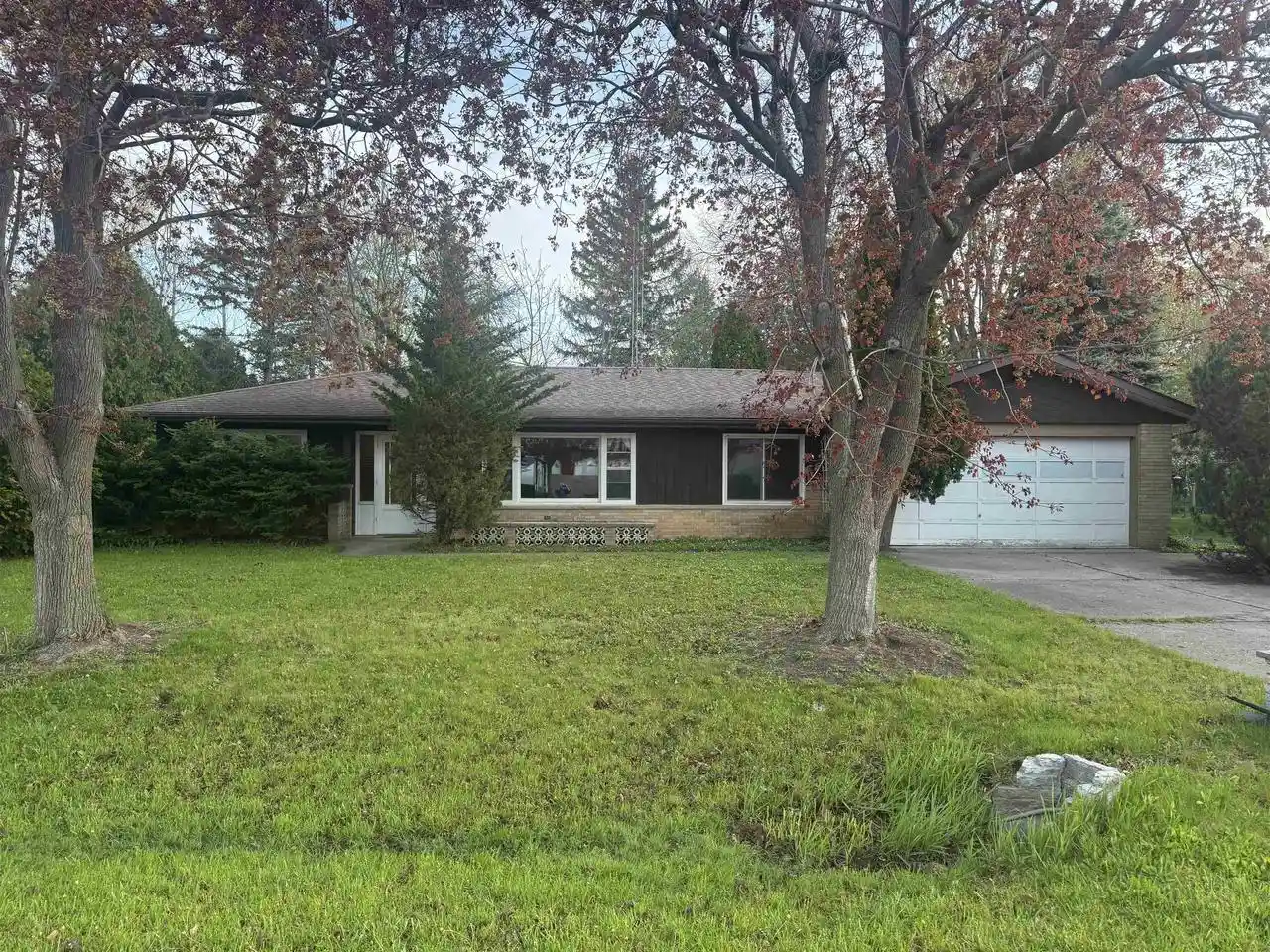 Homes for sale in Oshkosh, WI | 22 Welle Dr Dr, Oshkosh, WI 54902 | MLS# 50325067