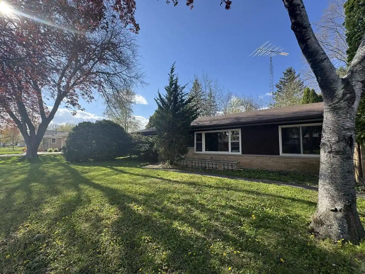Homes for sale in Oshkosh, WI | 22 Welle Dr Dr, Oshkosh, WI 54902 | MLS# 50325067