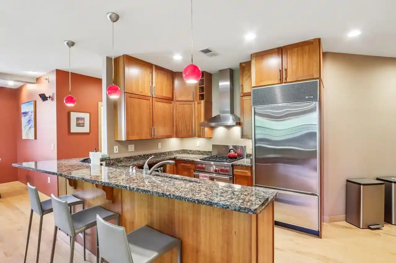2nd image of 808 Williamson St St, Madison, WI 53703